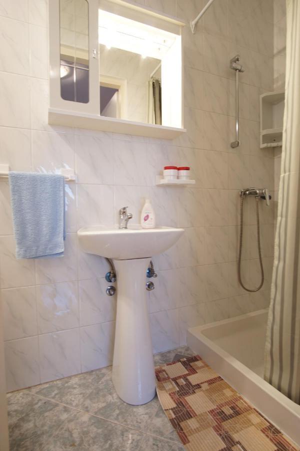 Apartments And Room Markovic โรวินสโก เซโล ภายนอก รูปภาพ